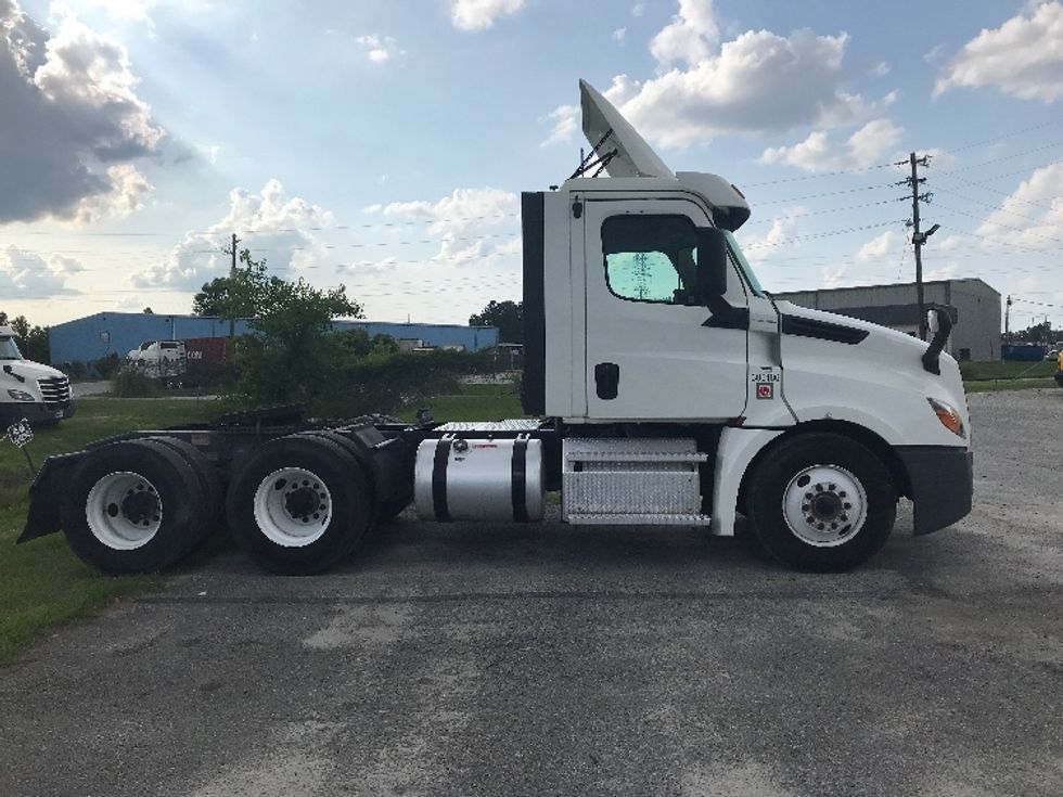 Day Cab Tractor-Heavy Duty Tractors-Freightliner-2020-T12664ST-Shreveport-LA-209,116\n\t\tmiles-$ 82,500 - Image 8