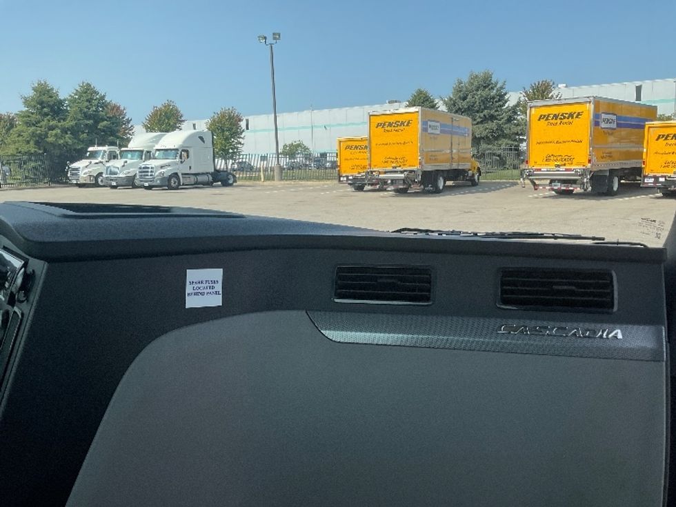 Day Cab Tractor-Heavy Duty Tractors-Freightliner-2020-T12664ST-South Bend-IN-268,602\n\t\tmiles-$ 71,750 - Image 13