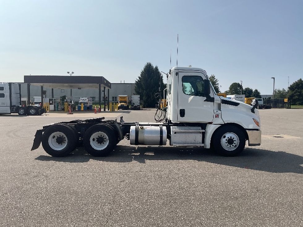 Day Cab Tractor-Heavy Duty Tractors-Freightliner-2020-T12664ST-South Bend-IN-268,602\n\t\tmiles-$ 71,750 - Image 8