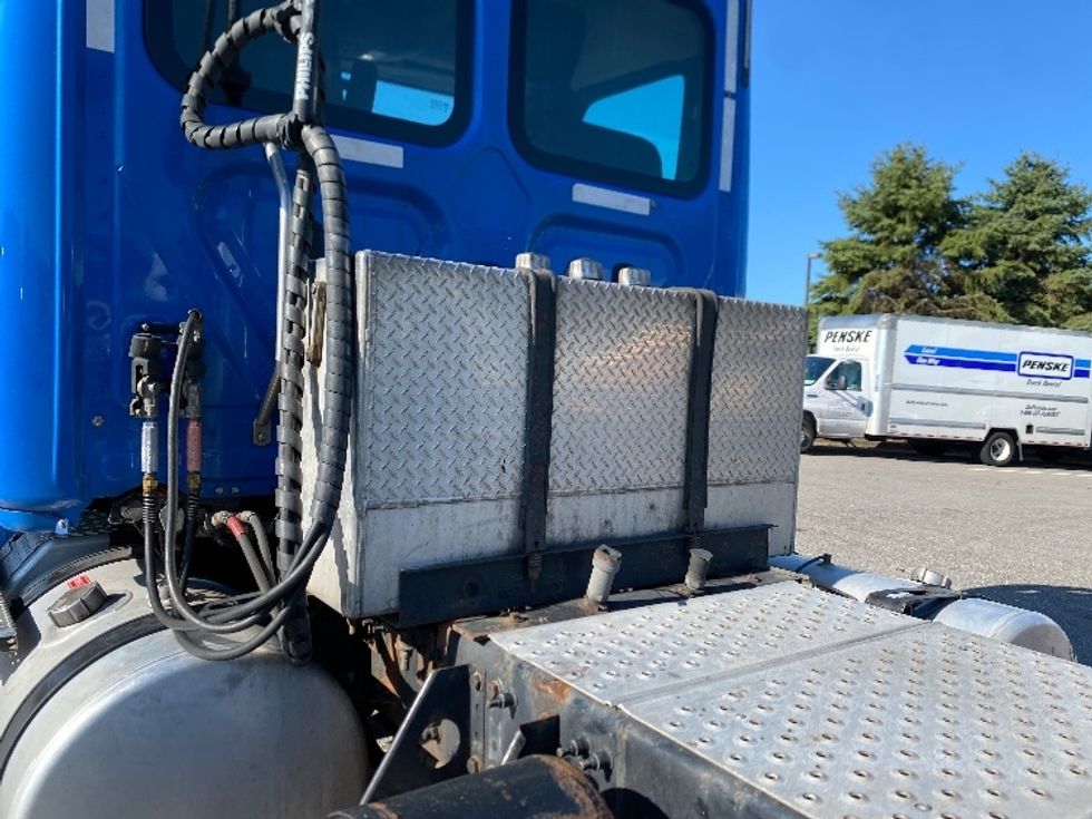 2020 Freightliner Cascadia 126" Day cab photo 15