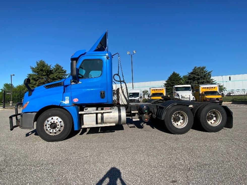 2020 Freightliner Cascadia 126" Day cab photo 4