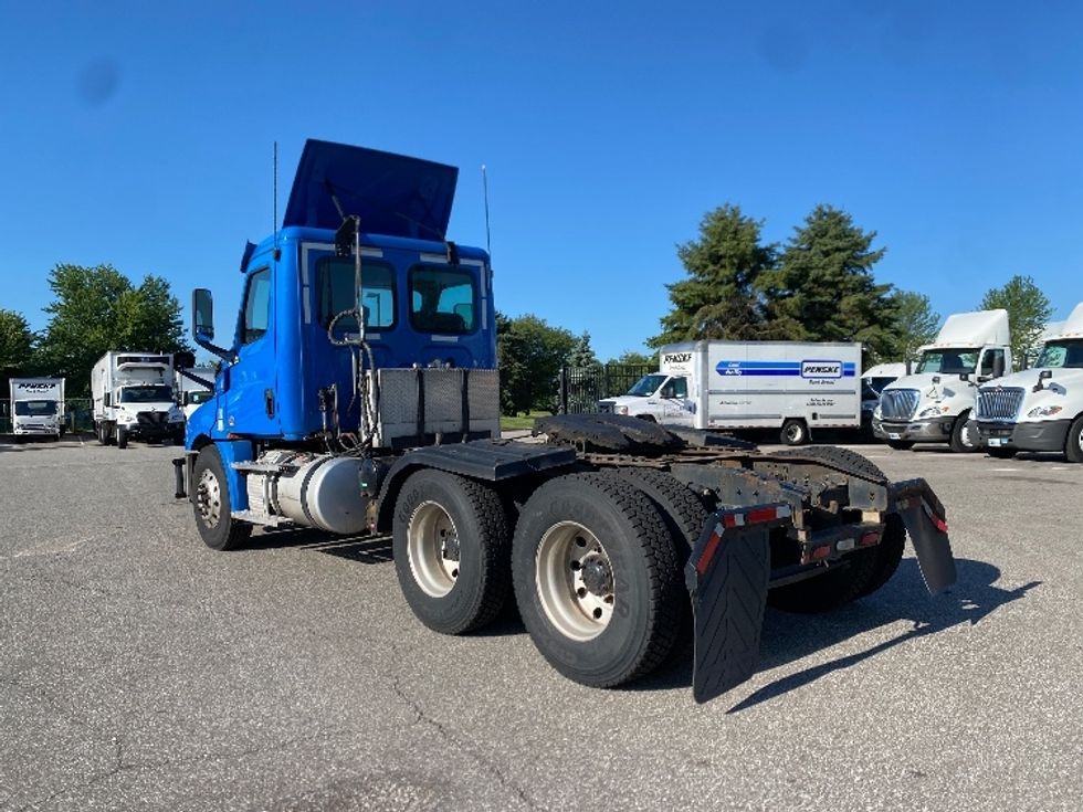 2020 Freightliner Cascadia 126" Day cab photo 5