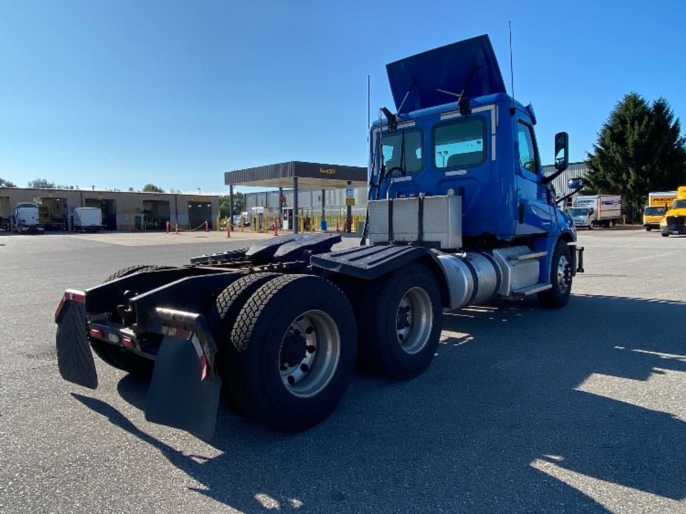 2020 Freightliner Cascadia 126" Day cab photo 7