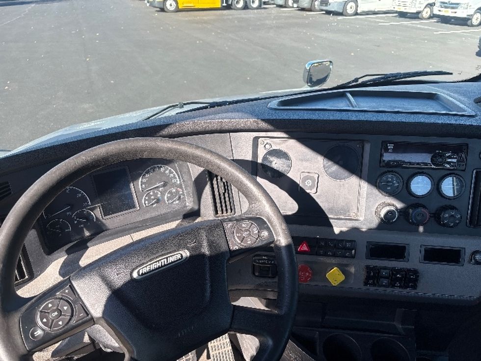 Day Cab Tractor-Heavy Duty Tractors-Freightliner-2020-T12664ST-South Plainfield-NJ-395,258\n\t\tmiles-$ 45,500 - Image 11