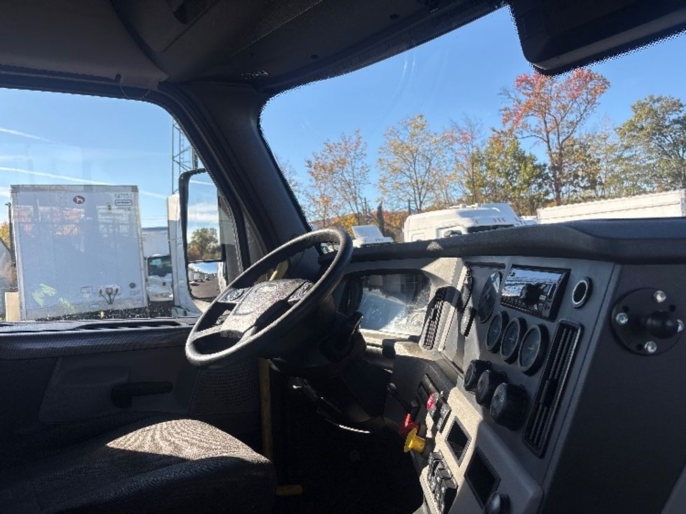 Day Cab Tractor-Heavy Duty Tractors-Freightliner-2020-T12664ST-South Plainfield-NJ-395,258\n\t\tmiles-$ 45,500 - Image 14