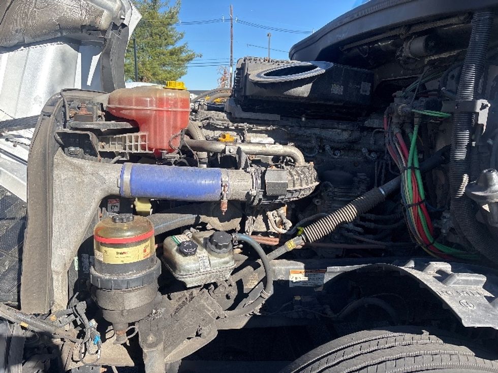 Day Cab Tractor-Heavy Duty Tractors-Freightliner-2020-T12664ST-South Plainfield-NJ-395,258\n\t\tmiles-$ 45,500 - Image 16