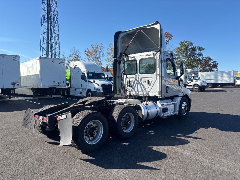 Day Cab Tractor-Heavy Duty Tractors-Freightliner-2020-T12664ST-South Plainfield-NJ-395,258\n\t\tmiles-$ 45,500 - Image 7