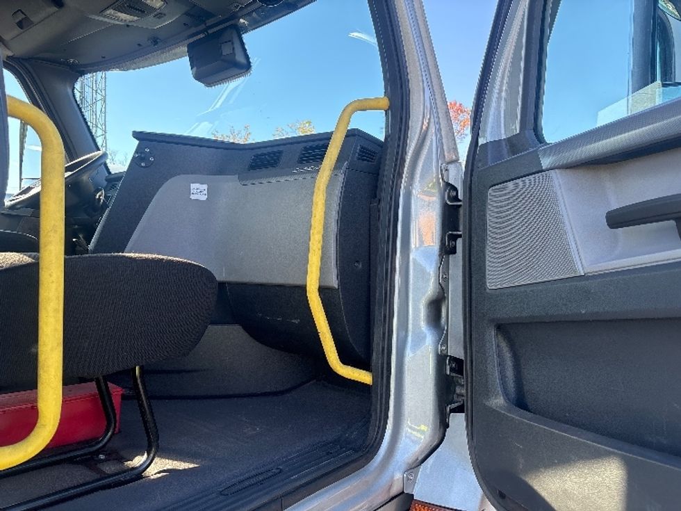 Day Cab Tractor-Heavy Duty Tractors-Freightliner-2020-T12664ST-South Plainfield-NJ-400,891\n\t\tmiles-$ 36,250 - Image 12