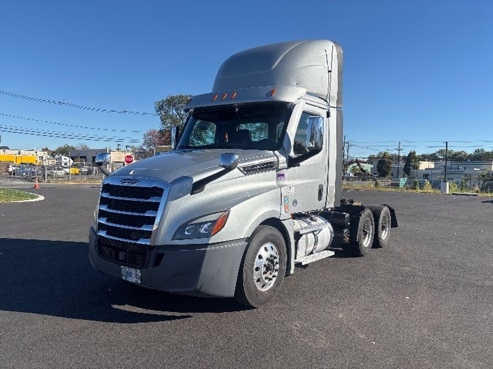 Day Cab Tractor-Heavy Duty Tractors-Freightliner-2020-T12664ST-South Plainfield-NJ-400,891\n\t\tmiles-$ 36,250 - Image 3