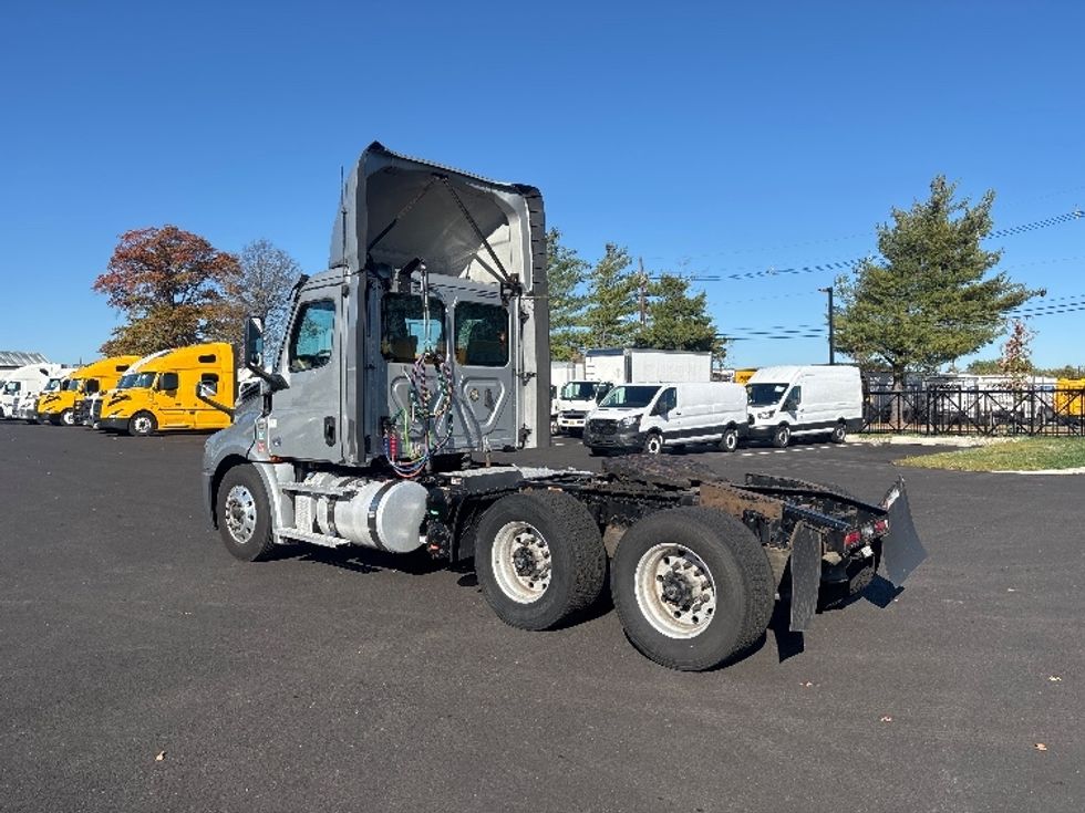 Day Cab Tractor-Heavy Duty Tractors-Freightliner-2020-T12664ST-South Plainfield-NJ-400,891\n\t\tmiles-$ 36,250 - Image 5