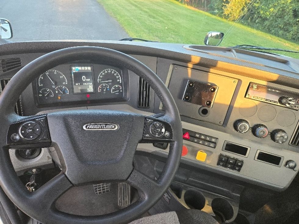 Day Cab Tractor-Heavy Duty Tractors-Freightliner-2020-T12664ST-South Plainfield-NJ-434,934\n\t\tmiles-$ 49,500 - Image 11