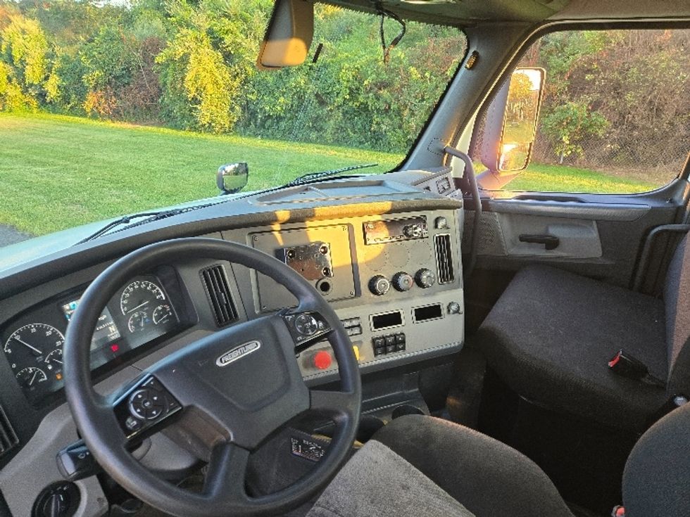 Day Cab Tractor-Heavy Duty Tractors-Freightliner-2020-T12664ST-South Plainfield-NJ-436,692\n\t\tmiles-$ 46,500 - Image 10