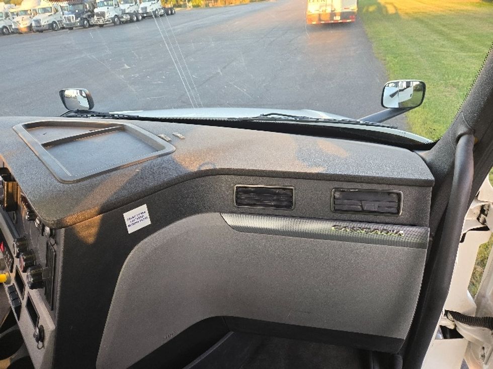 Day Cab Tractor-Heavy Duty Tractors-Freightliner-2020-T12664ST-South Plainfield-NJ-436,692\n\t\tmiles-$ 46,500 - Image 13