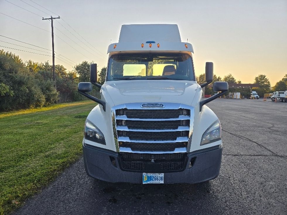 Day Cab Tractor-Heavy Duty Tractors-Freightliner-2020-T12664ST-South Plainfield-NJ-436,692\n\t\tmiles-$ 46,500 - Image 2