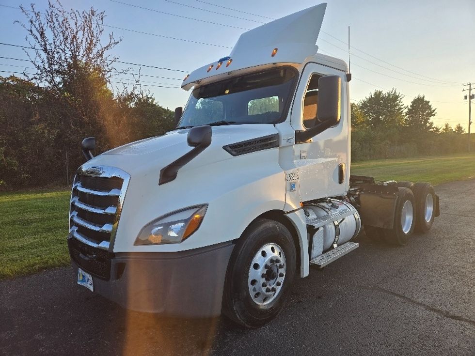 Day Cab Tractor-Heavy Duty Tractors-Freightliner-2020-T12664ST-South Plainfield-NJ-436,692\n\t\tmiles-$ 46,500 - Image 3