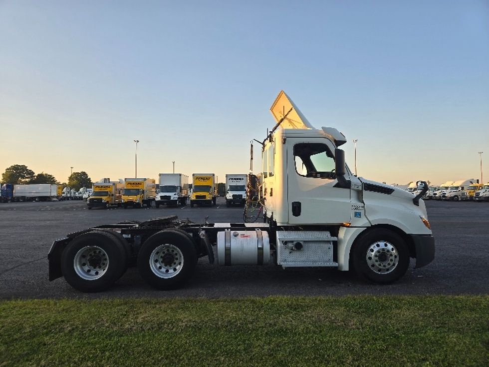 Day Cab Tractor-Heavy Duty Tractors-Freightliner-2020-T12664ST-South Plainfield-NJ-436,692\n\t\tmiles-$ 46,500 - Image 8