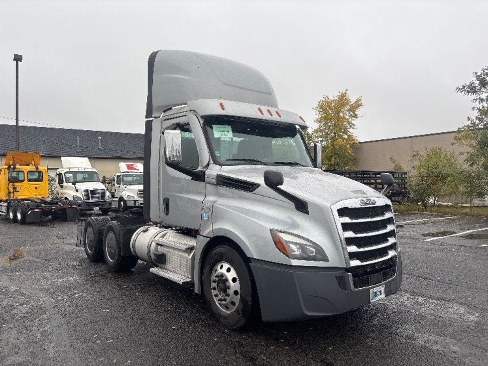 Day Cab Tractor-Heavy Duty Tractors-Freightliner-2020-T12664ST-South Plainfield-NJ-464,079\n\t\tmiles-$ 40,750 - Image 1