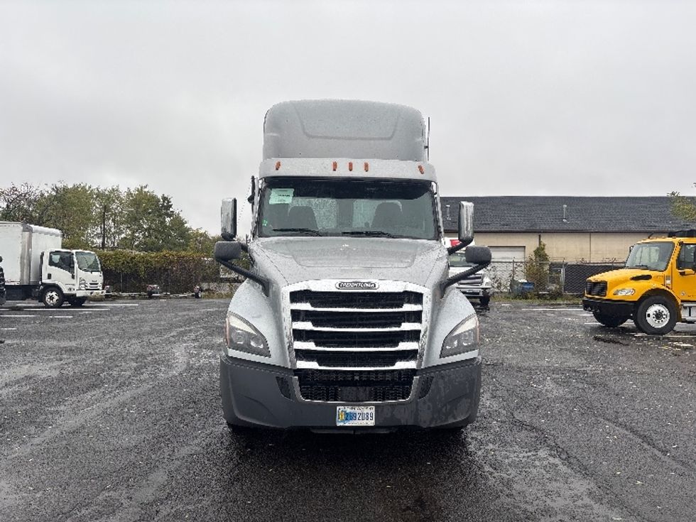 Day Cab Tractor-Heavy Duty Tractors-Freightliner-2020-T12664ST-South Plainfield-NJ-464,079\n\t\tmiles-$ 40,750 - Image 2