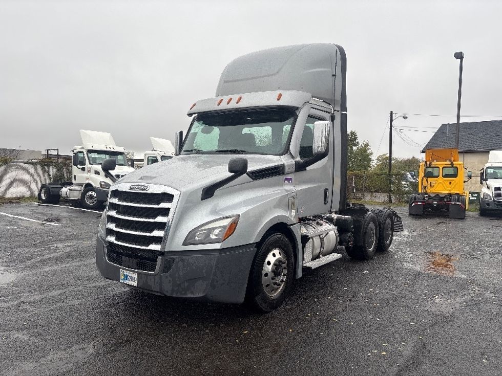 Day Cab Tractor-Heavy Duty Tractors-Freightliner-2020-T12664ST-South Plainfield-NJ-464,079\n\t\tmiles-$ 40,750 - Image 3