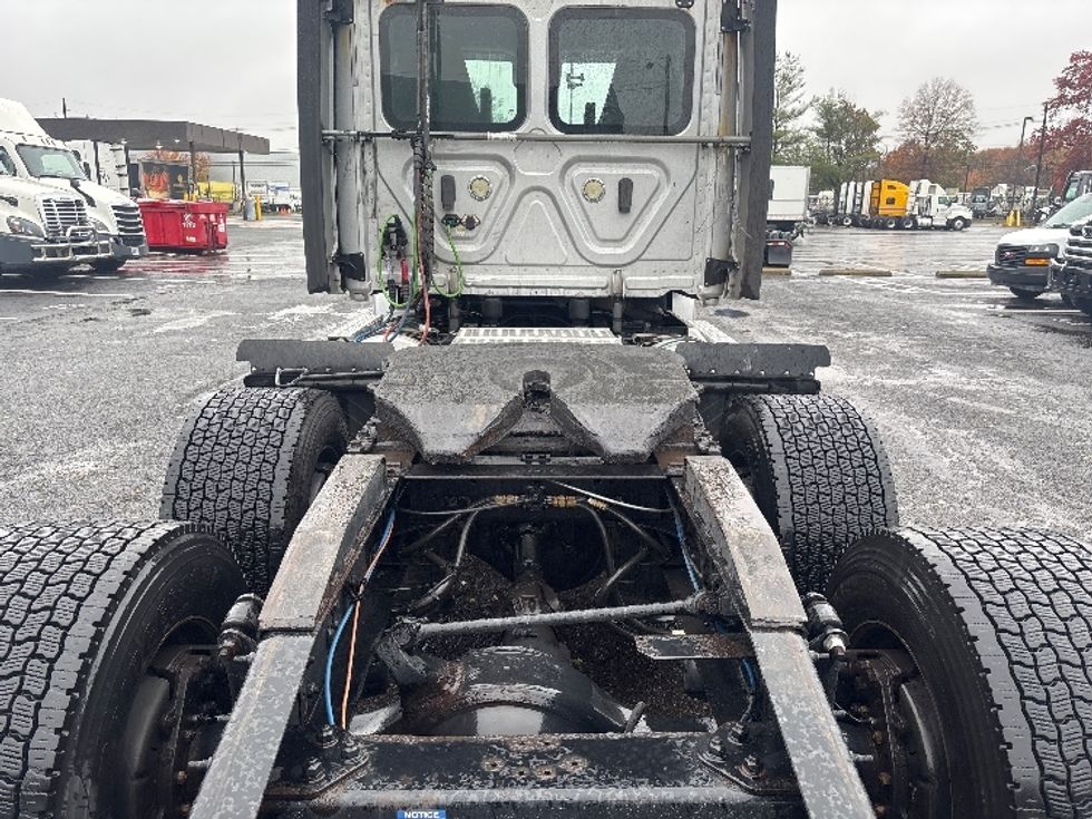 Day Cab Tractor-Heavy Duty Tractors-Freightliner-2020-T12664ST-South Plainfield-NJ-464,079\n\t\tmiles-$ 40,750 - Image 6
