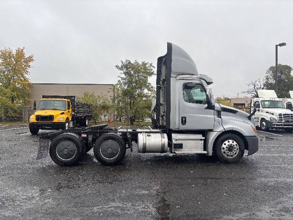 Day Cab Tractor-Heavy Duty Tractors-Freightliner-2020-T12664ST-South Plainfield-NJ-464,079\n\t\tmiles-$ 40,750 - Image 8