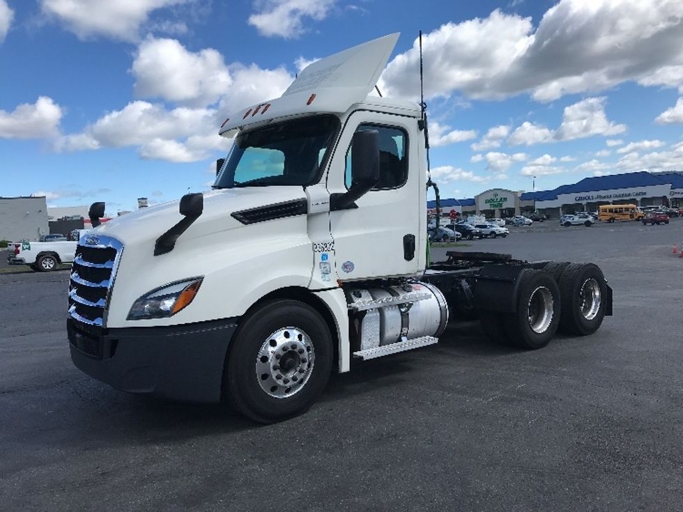 Day Cab Tractor-Heavy Duty Tractors-Freightliner-2020-T12664ST-South Plainfield-NJ-619,214\n\t\tmiles-$ 34,500 - Image 3
