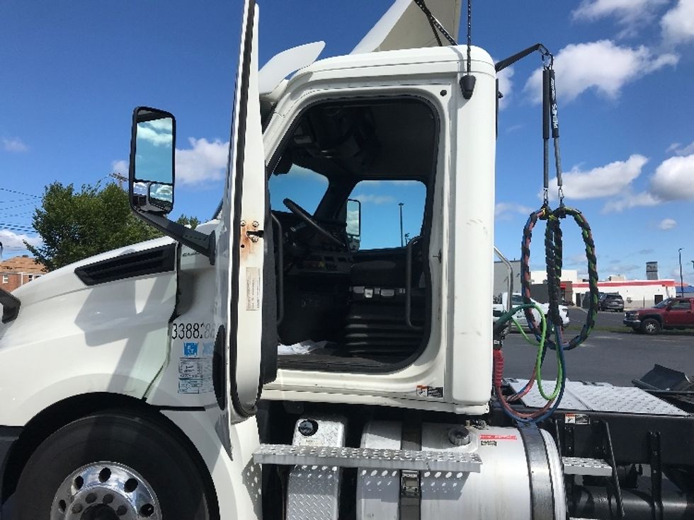 Day Cab Tractor-Heavy Duty Tractors-Freightliner-2020-T12664ST-South Plainfield-NJ-619,214\n\t\tmiles-$ 34,500 - Image 9