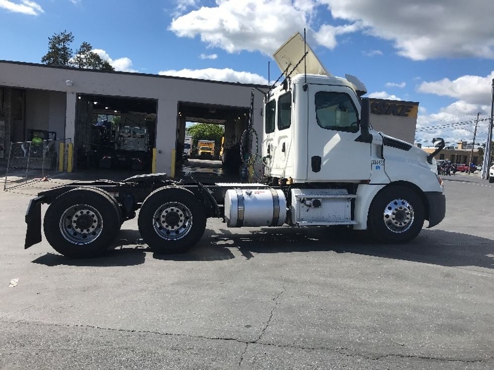 Day Cab Tractor-Heavy Duty Tractors-Freightliner-2020-T12664ST-South Plainfield-NJ-621,965\n\t\tmiles-$ 30,000 - Image 8