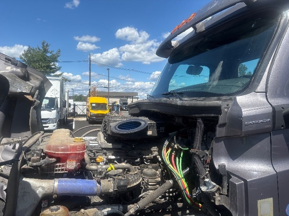 Day Cab Tractor-Heavy Duty Tractors-Freightliner-2020-T12664ST-South Plainfield-NJ-649,383\n\t\tmiles-$ 28,750 - Image 16