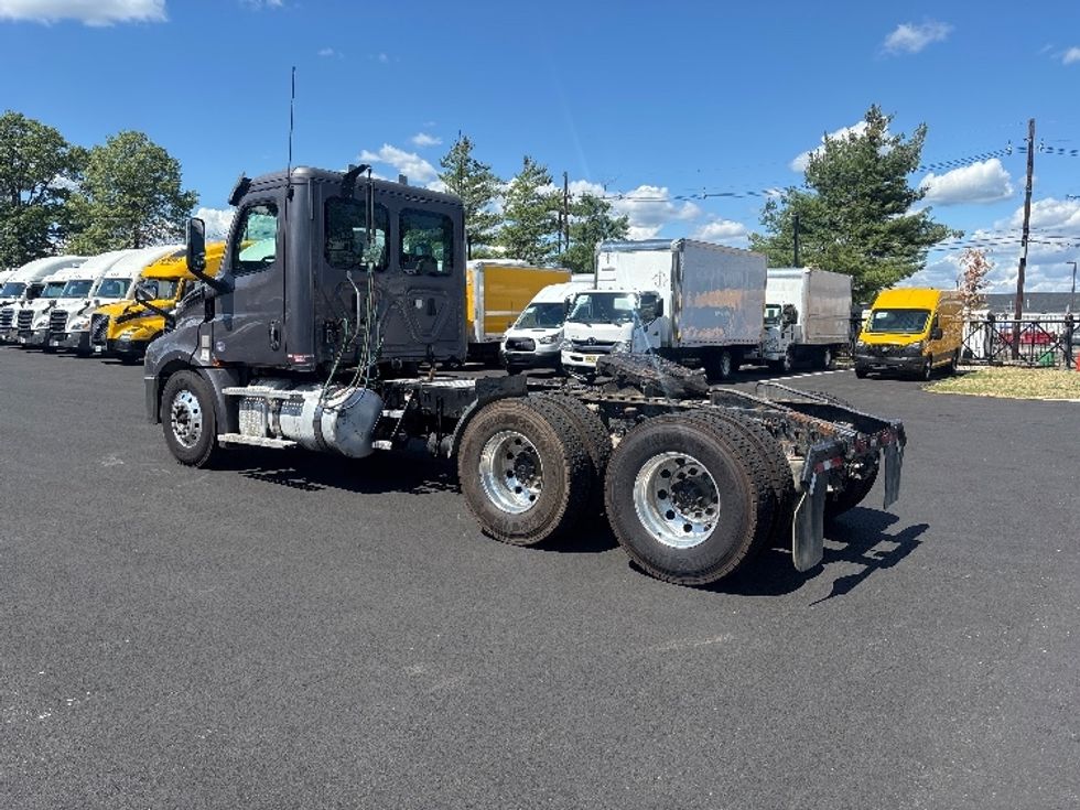 Day Cab Tractor-Heavy Duty Tractors-Freightliner-2020-T12664ST-South Plainfield-NJ-649,383\n\t\tmiles-$ 28,750 - Image 5