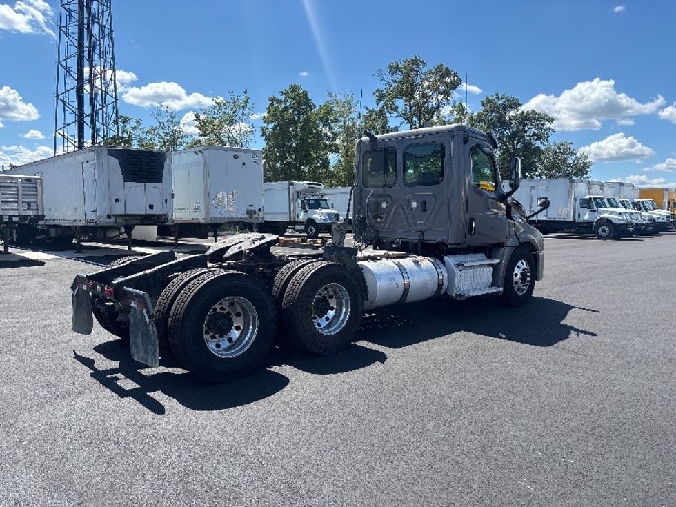 Day Cab Tractor-Heavy Duty Tractors-Freightliner-2020-T12664ST-South Plainfield-NJ-649,383\n\t\tmiles-$ 28,750 - Image 7