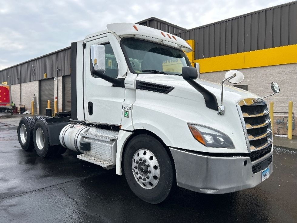 Day Cab Tractor-Heavy Duty Tractors-Freightliner-2020-T12664ST-South Portland-ME-331,251\n\t\tmiles-$ 49,750 - Image 1