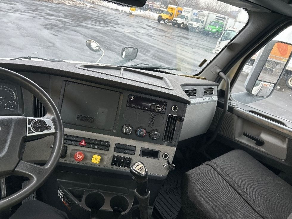 Day Cab Tractor-Heavy Duty Tractors-Freightliner-2020-T12664ST-South Portland-ME-331,251\n\t\tmiles-$ 49,750 - Image 10