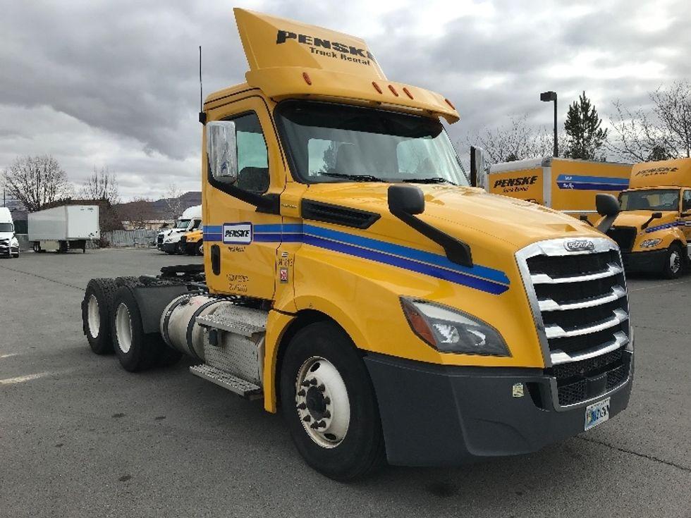 Day Cab Tractor-Heavy Duty Tractors-Freightliner-2020-T12664ST-Sparks-NV-314,813\n\t\tmiles-$ 68,750 - Image 1