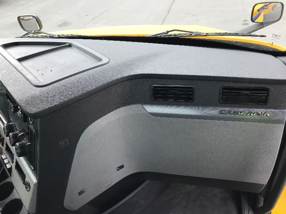 Day Cab Tractor-Heavy Duty Tractors-Freightliner-2020-T12664ST-Sparks-NV-314,813\n\t\tmiles-$ 68,750 - Image 13