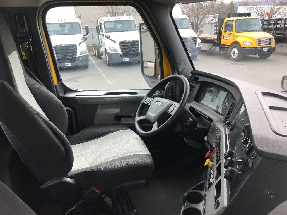 Day Cab Tractor-Heavy Duty Tractors-Freightliner-2020-T12664ST-Sparks-NV-314,813\n\t\tmiles-$ 68,750 - Image 14