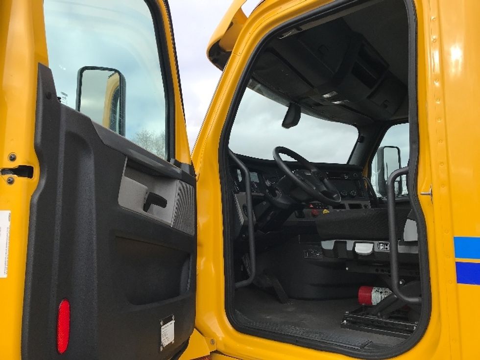 Day Cab Tractor-Heavy Duty Tractors-Freightliner-2020-T12664ST-Sparks-NV-314,813\n\t\tmiles-$ 68,750 - Image 9