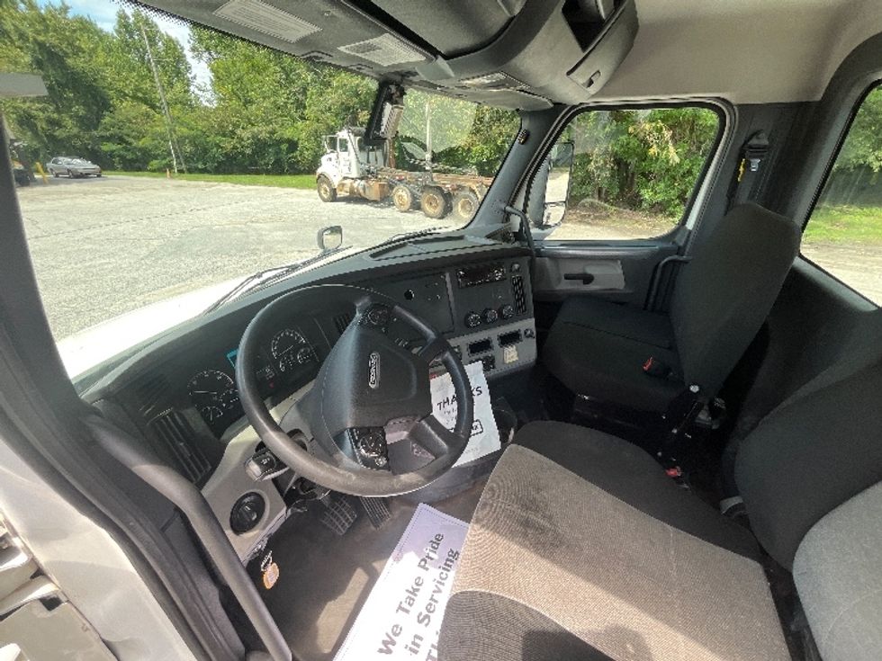 Day Cab Tractor-Heavy Duty Tractors-Freightliner-2020-T12664ST-Spartanburg-SC-232,544\n\t\tmiles-$ 65,000 - Image 10