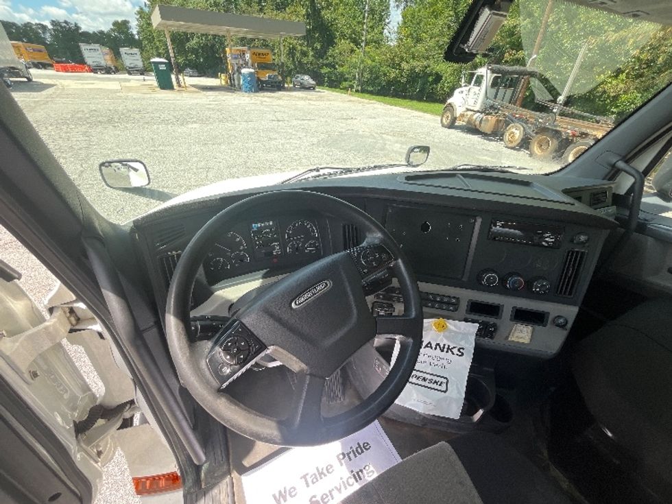 Day Cab Tractor-Heavy Duty Tractors-Freightliner-2020-T12664ST-Spartanburg-SC-232,544\n\t\tmiles-$ 65,000 - Image 11