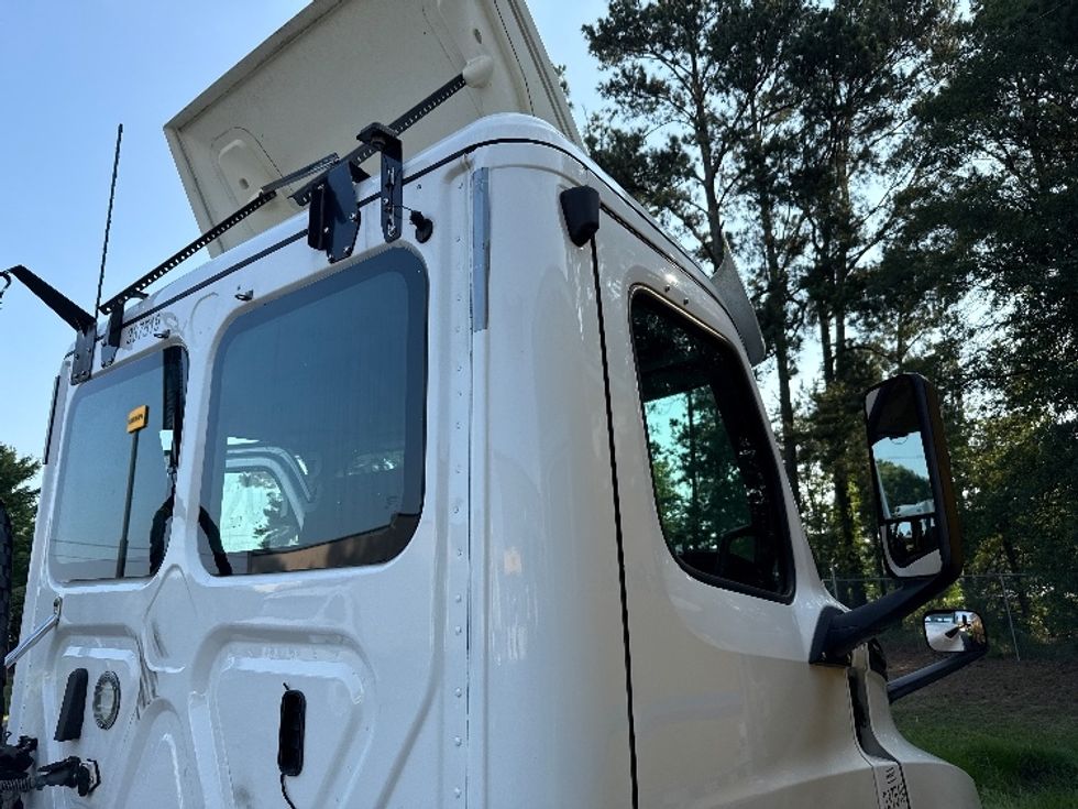 Day Cab Tractor-Heavy Duty Tractors-Freightliner-2020-T12664ST-Spartanburg-SC-232,544\n\t\tmiles-$ 65,000 - Image 18