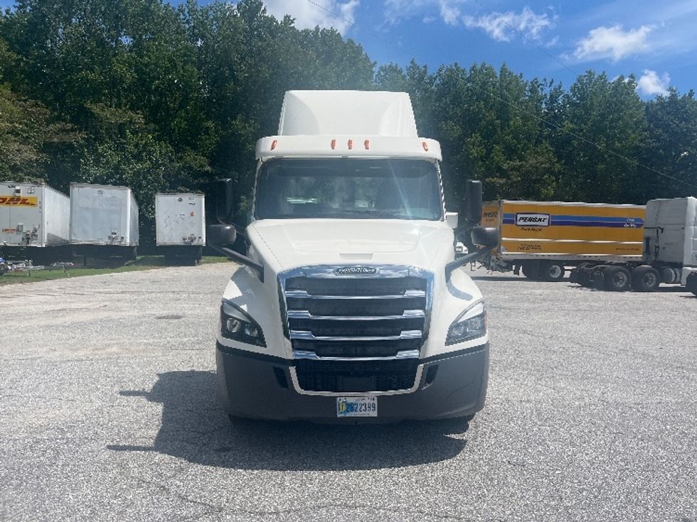 Day Cab Tractor-Heavy Duty Tractors-Freightliner-2020-T12664ST-Spartanburg-SC-232,544\n\t\tmiles-$ 65,000 - Image 2