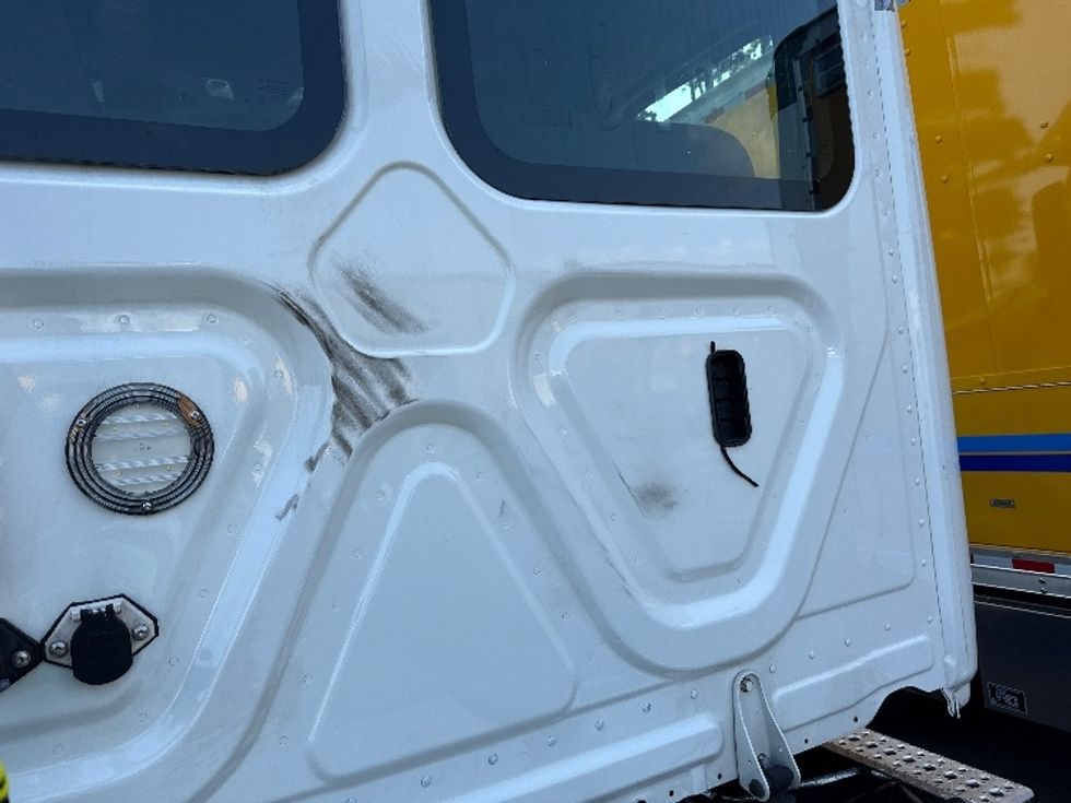 Day Cab Tractor-Heavy Duty Tractors-Freightliner-2020-T12664ST-Spartanburg-SC-232,544\n\t\tmiles-$ 65,000 - Image 20