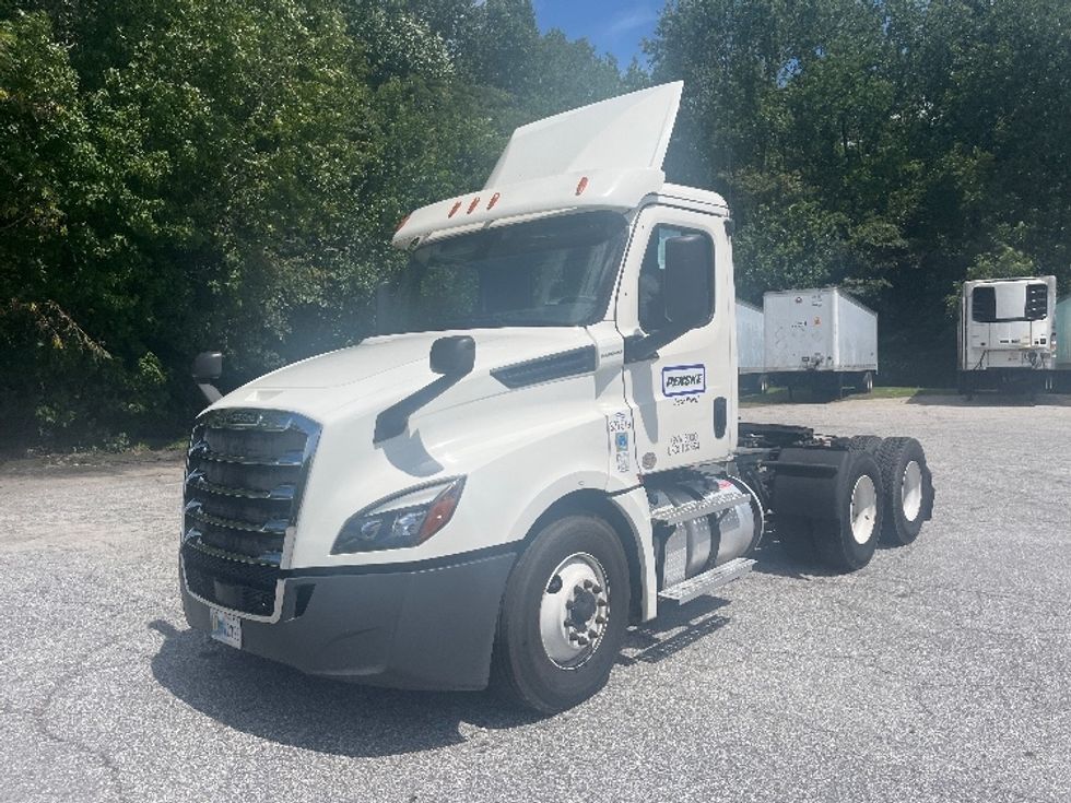 Day Cab Tractor-Heavy Duty Tractors-Freightliner-2020-T12664ST-Spartanburg-SC-232,544\n\t\tmiles-$ 65,000 - Image 3