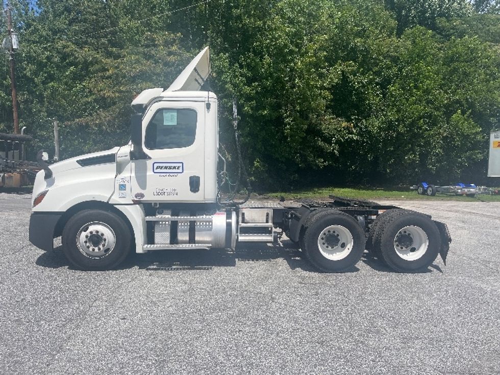 Day Cab Tractor-Heavy Duty Tractors-Freightliner-2020-T12664ST-Spartanburg-SC-232,544\n\t\tmiles-$ 65,000 - Image 4