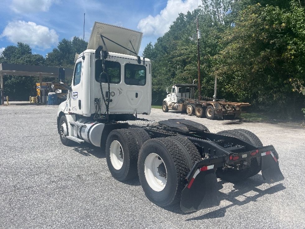 Day Cab Tractor-Heavy Duty Tractors-Freightliner-2020-T12664ST-Spartanburg-SC-232,544\n\t\tmiles-$ 65,000 - Image 5