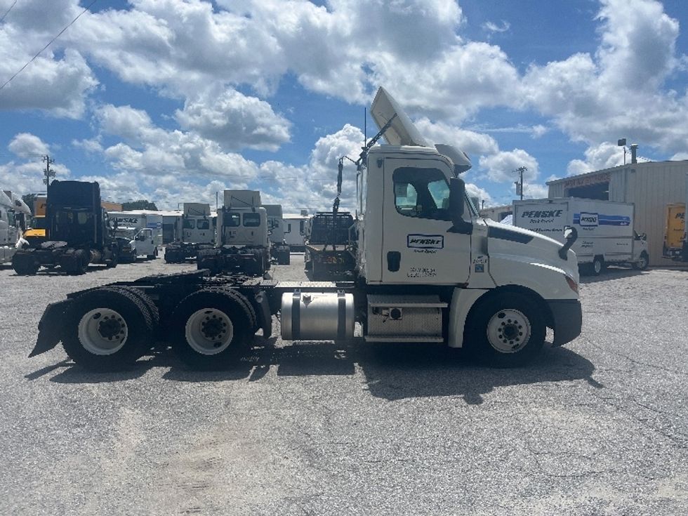 Day Cab Tractor-Heavy Duty Tractors-Freightliner-2020-T12664ST-Spartanburg-SC-232,544\n\t\tmiles-$ 65,000 - Image 8