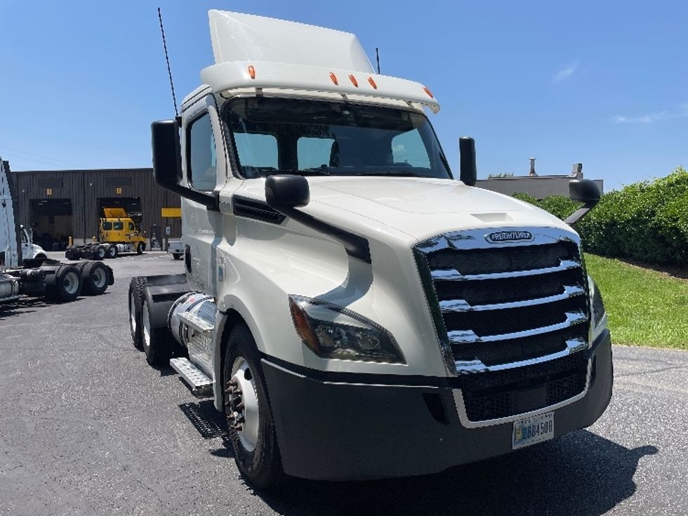 Day Cab Tractor-Heavy Duty Tractors-Freightliner-2020-T12664ST-Spartanburg-SC-315,489\n\t\tmiles-$ 59,750 - Image 1