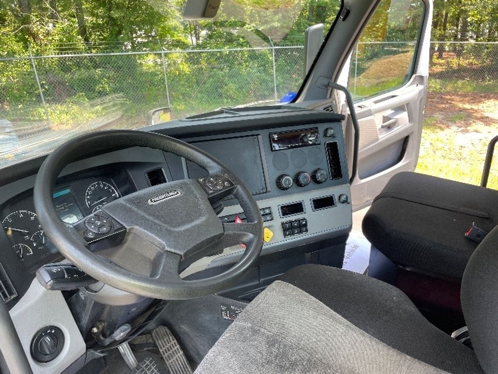 Day Cab Tractor-Heavy Duty Tractors-Freightliner-2020-T12664ST-Spartanburg-SC-315,489\n\t\tmiles-$ 59,750 - Image 10