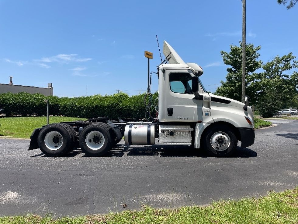 Day Cab Tractor-Heavy Duty Tractors-Freightliner-2020-T12664ST-Spartanburg-SC-315,489\n\t\tmiles-$ 59,750 - Image 8