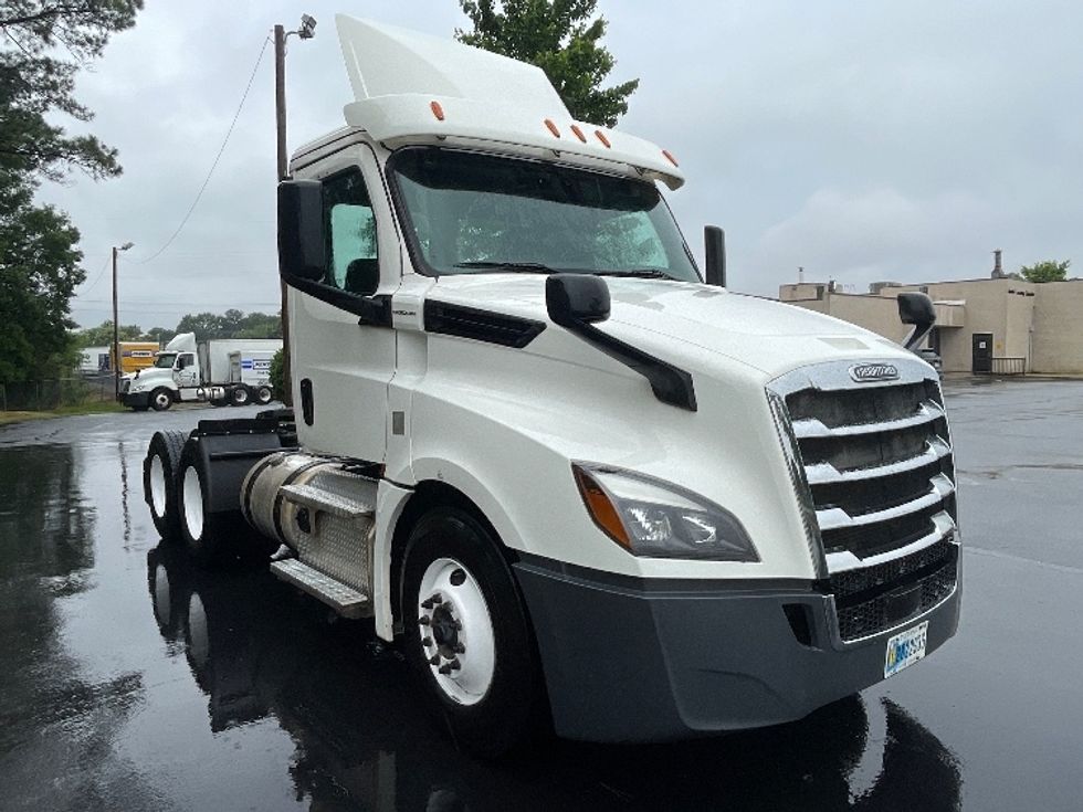 Day Cab Tractor-Heavy Duty Tractors-Freightliner-2020-T12664ST-Spartanburg-SC-324,313\n\t\tmiles-$ 46,500 - Image 1